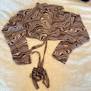 Cropped long sleeve street wear top